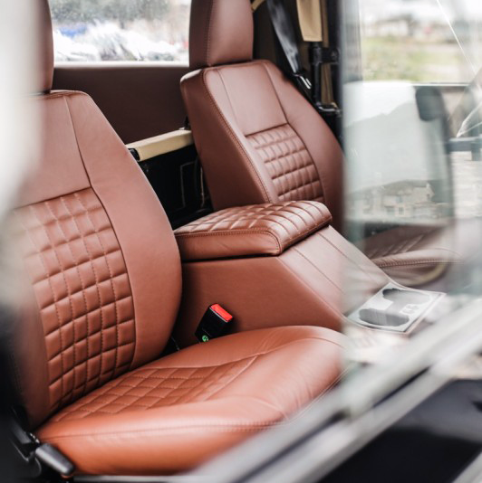 Defender Sitting Sitze Front (Paar) und Premium Cubby Box Echtleder Defender COOL N VIN ...
