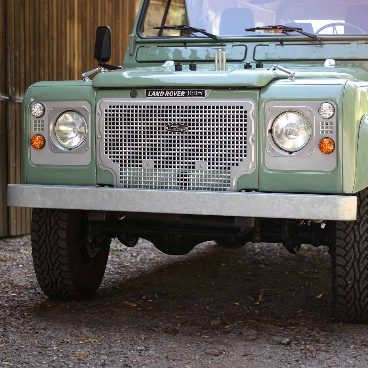 Stoßstange Front Land Rover Defender Heritage Style feuerverzinkt - ohne Löcher für Endkappen
