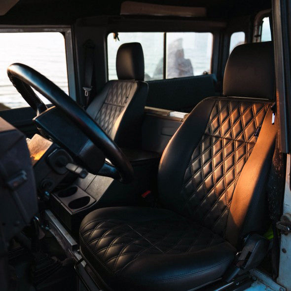 Sitze (Paar) Defender 90/110 mit Sitzheizung Vinyl Schwarz Diamantnaht